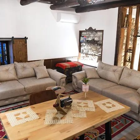 Kokoshi, An Extraordinary Experience. Berat