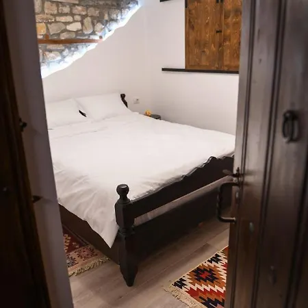 Willa Kokoshi, An Extraordinary Experience. Berat