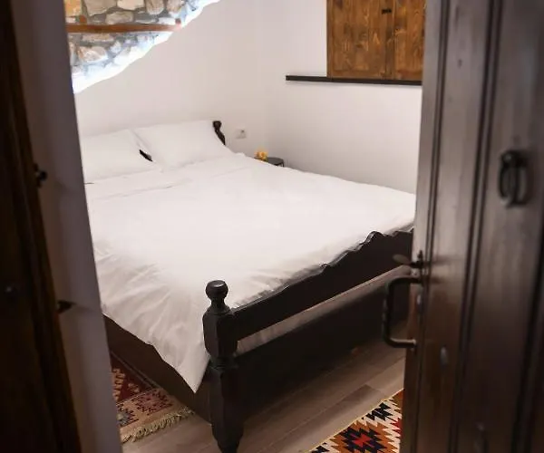 Villa Kokoshi, An Extraordinary Experience. Berat