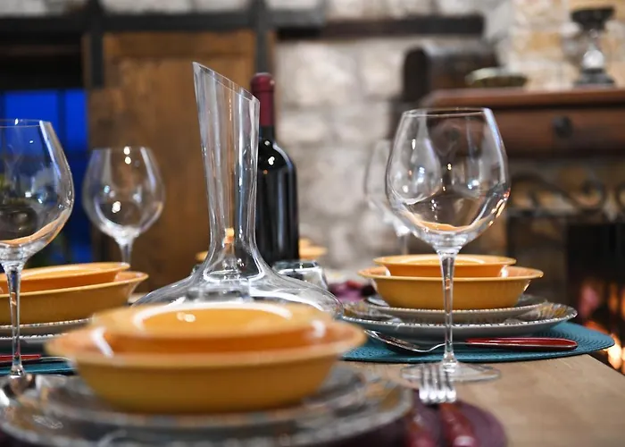 Kokoshi, An Extraordinary Experience. Villa Berat