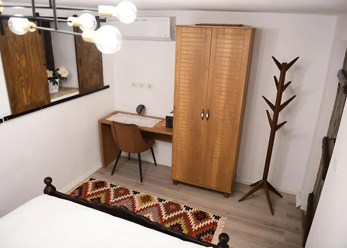 Kokoshi, An Extraordinary Experience. Villa Berat