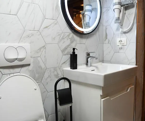 Kokoshi, An Extraordinary Experience. * Berat