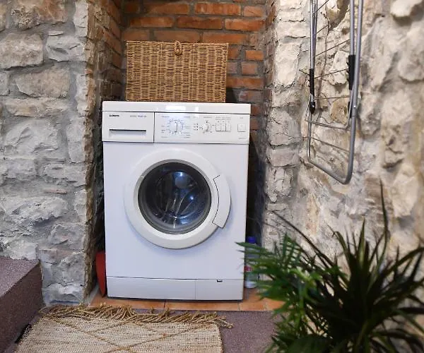 Kokoshi, An Extraordinary Experience. * Berat